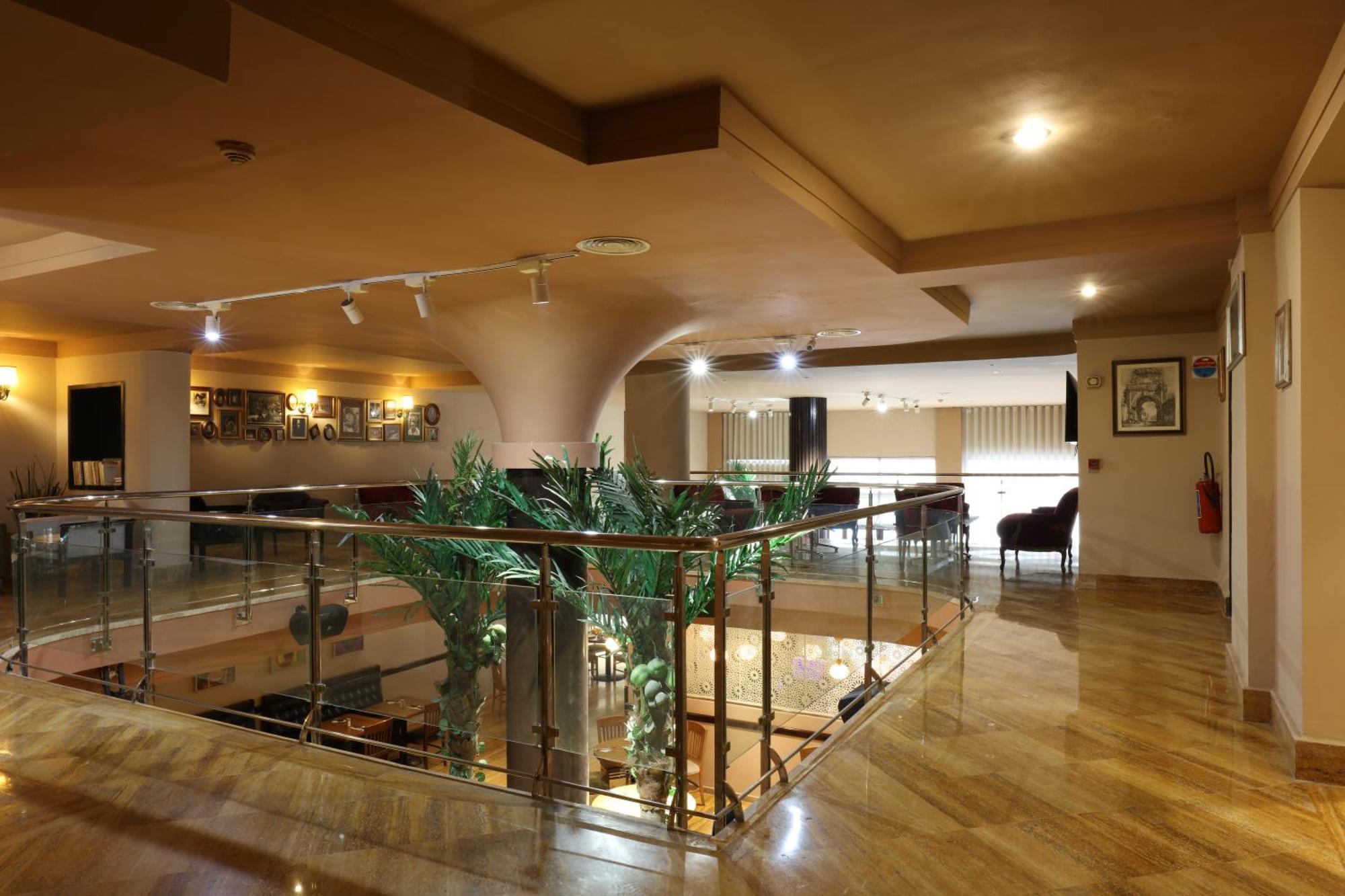Les Saisons Hotel
