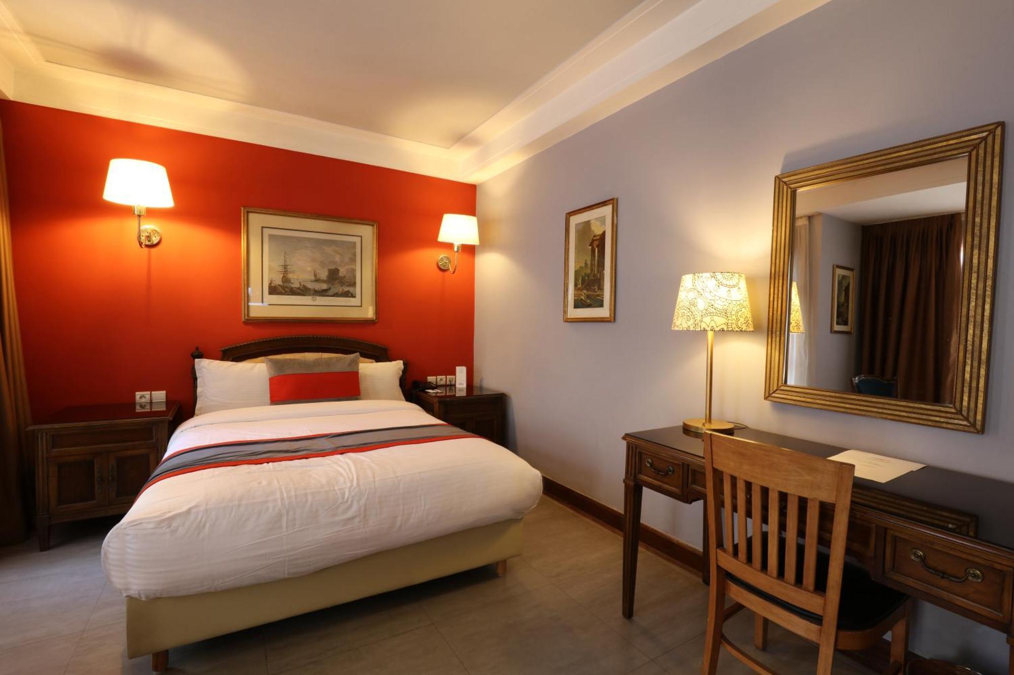 Les Saisons Hotel